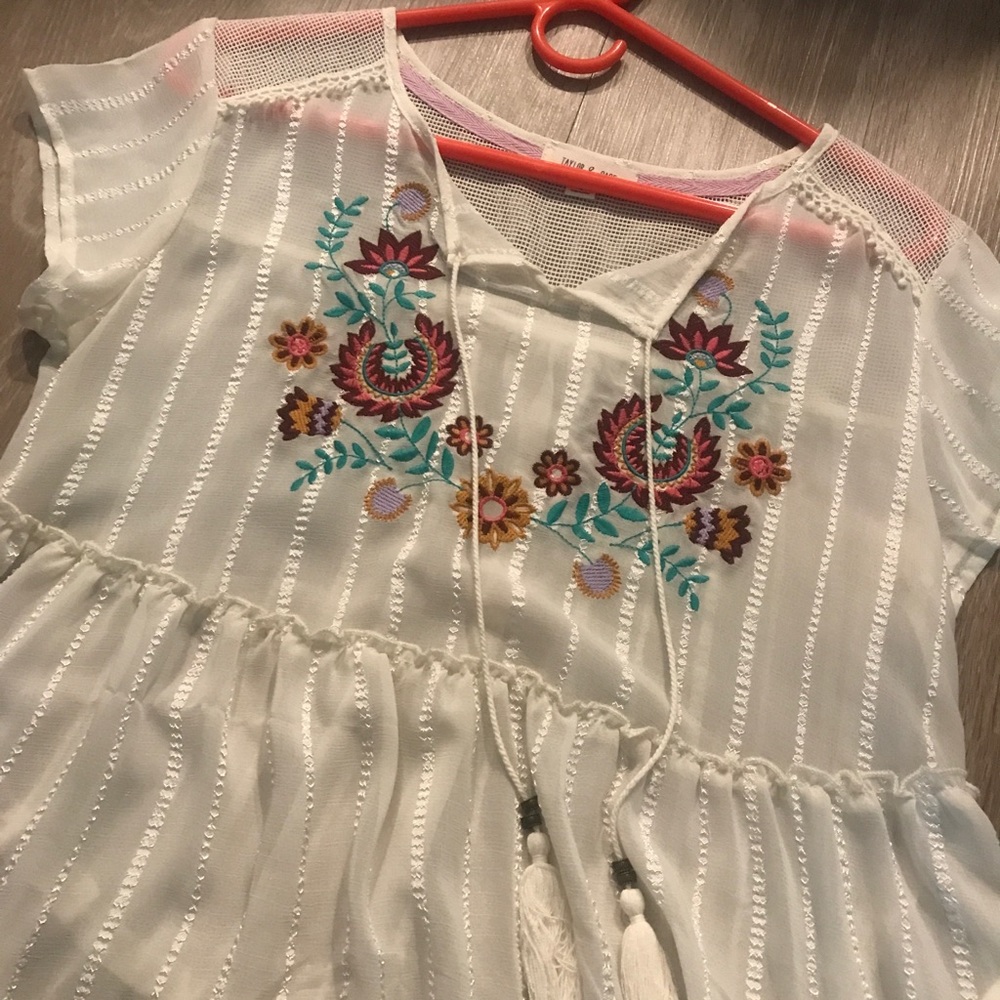 White sheer blouse with embroidery - Picture 3 of 6